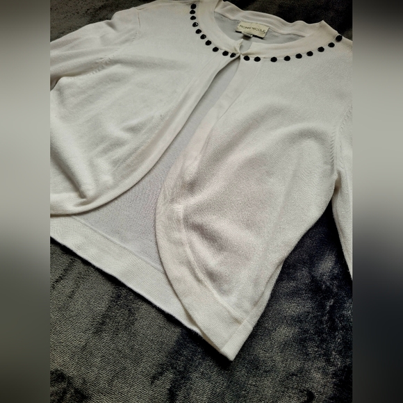 Ronni Nicole White Cardigan with Black Accents - Picture 4 of 12